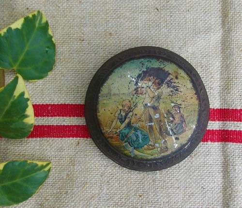 Ancienne petite boite tole - ,